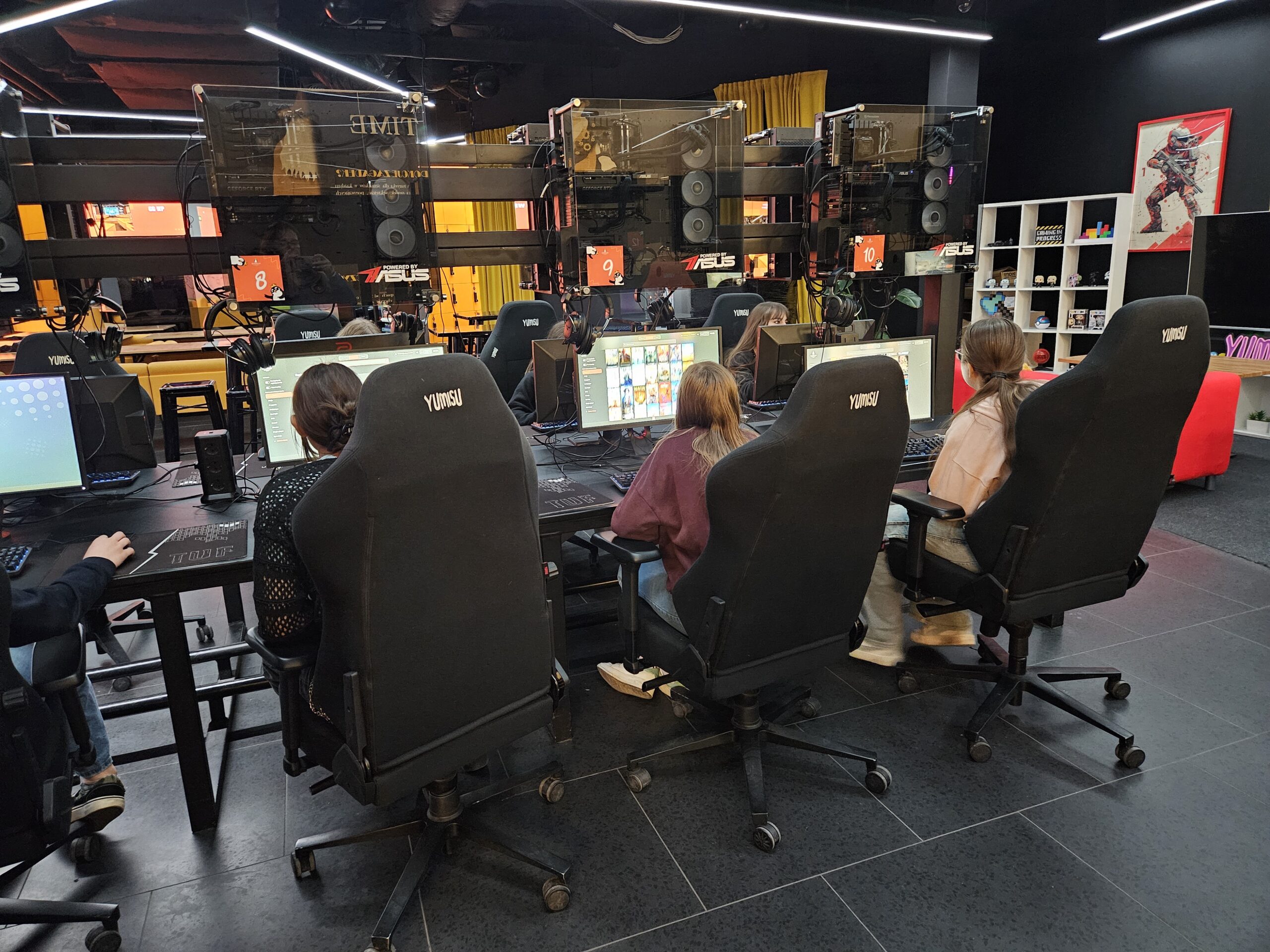 Uczestnicy projektu Level Up Gdańsk podczas warsztatów gamingowych